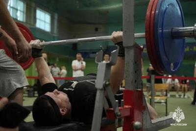 Пожарный из Саратова победил на Кубке Европы по пауэрлифтингу