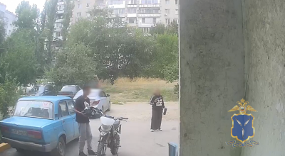 Молодой житель Энгельса украл мотоциклетный шлем, перчатки и очки