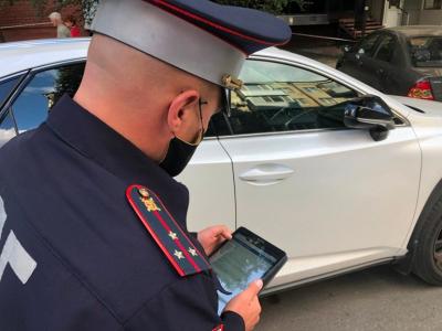 В Балаково водителя арестовали на 5 суток за тонировку машины