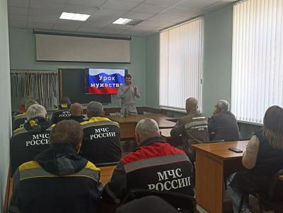 Депутат и участник СВО Артём Чеботарёв провёл урок мужества для саратовских военнослужащих