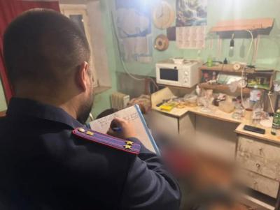 В Балаково нашли зарезанного пенсионера