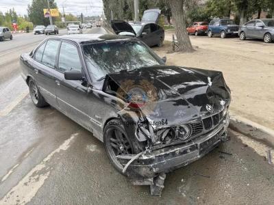 В Саратове на Московском шоссе столкнулись BMW и Lada Granta