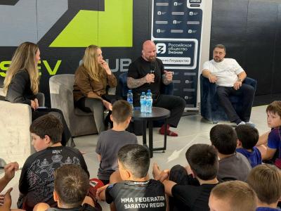 В Саратове юные спортсмены встретились с Джеффом Монсоном
