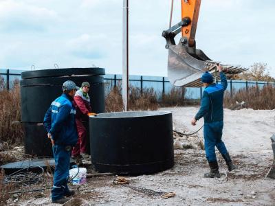 В Саратове в поселке Рейник строят систему водоснабжения для многодетных