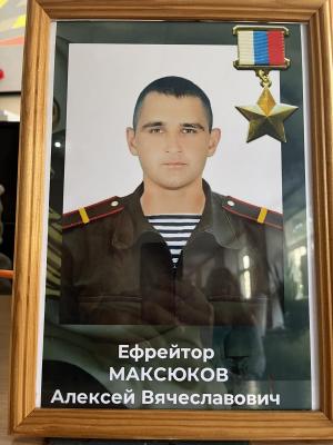 Саратовский депутат и участник СВО Артём Чеботарёв провёл урок мужества для читателей Центральной городской библиотеки