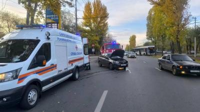 В Саратове в ДТП попал автобус №18А: пострадали два человека