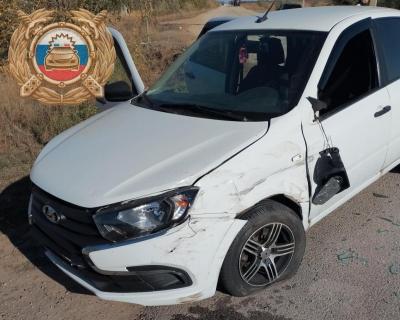 В Балаково после удара с Mitsubishi перевернулся Haval