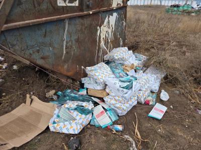 В Энгельсском районе на кладбище нашли свалку агитматериалов богатого бизнесмена и кандидата в Госдуму