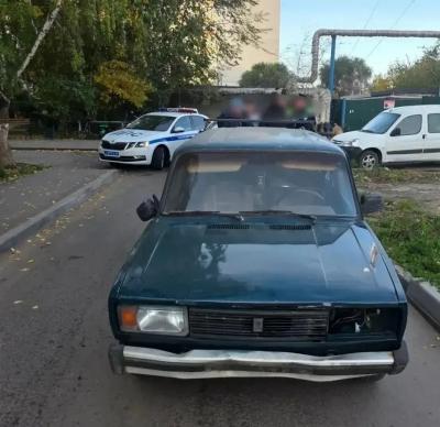 Молодой нетрезвый житель Энгельса увидел чужую машину, снял с нее номера и поехал кататься