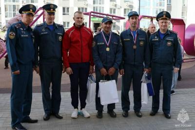 Саратовский пожарный поднялся на 22-й этаж за 2 минуты 9 секунд