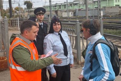 Железнодорожники напомнили саратовцам правила безопасного пересечения путей на велосипедах и самокатах