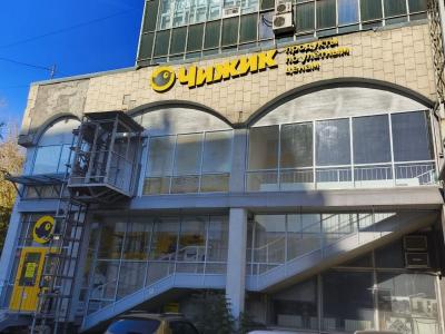 Сеть продуктовых магазинов, алкомаркет, рынки: саратовский регоператор назвал крупнейших должников за вывоз мусора