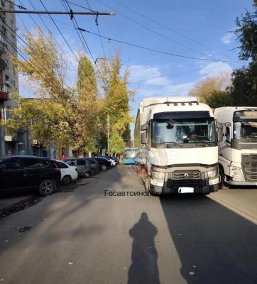 В Саратове на Барнаульской грузовик сбил пешехода
