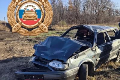В Екатериновском районе опрокинулся автомобиль: погиб человек