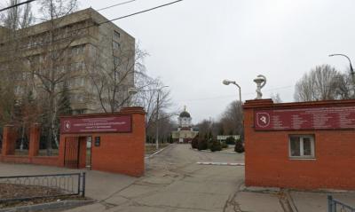 В Саратове чиновники требуют от СГМУ установить на больнице табличку для обозначения памятника архитектуры