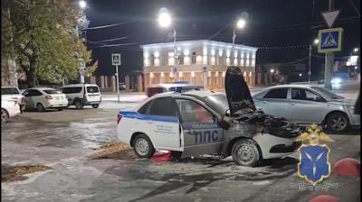 В Балашове арестовали 18-летнюю студентку за поджог полицейской Lada Granta