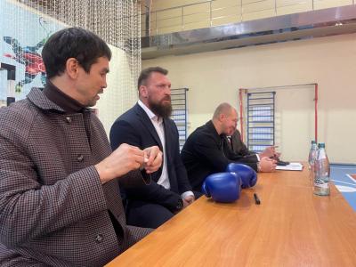 Депутат Артем Чеботарев и боксер Дмитрий Кудряшов посетили Вольский военный институт материального обеспечения
