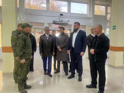 Депутат Артем Чеботарев и боксер Дмитрий Кудряшов посетили Вольский военный институт материального обеспечения