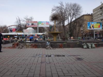 В Саратове начали ремонтировать фонтан «Одуванчик» (ФОТО)