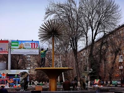 В Саратове начали ремонтировать фонтан «Одуванчик» (ФОТО)