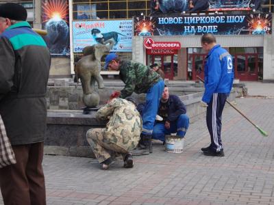 В Саратове начали ремонтировать фонтан «Одуванчик» (ФОТО)