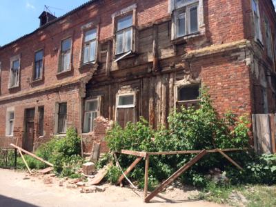Произошло частичное обрушение старинного особняка на улице Вавилова (ФОТО)