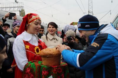 Саратов встретил чемпиона мира по кикбоксингу Даци Дациева