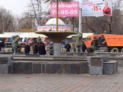 С площади перед цирком исчезли цветники и гранитные клумбы