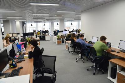 Губернатор и топ-менеджер «НорНикеля» открыли в Саратове центр обслуживания металлургического гиганта  