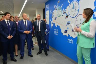 Губернатор и топ-менеджер «НорНикеля» открыли в Саратове центр обслуживания металлургического гиганта  