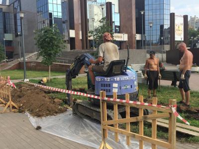 Около нового ТЮЗа залили фундамент будущего плоскостного фонтана
