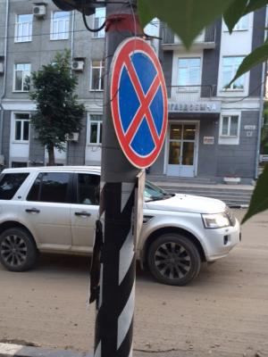 На улице Радищева несколько знаков повесили с нарушением ГОСТ