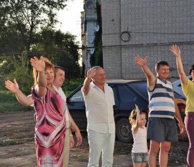 Василий Максимов поздравил 24 семьи из Степного с переселением из аварийного жилья в новые квартиры