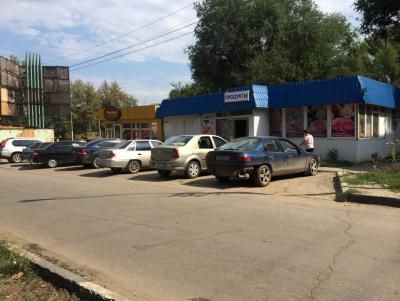 На Стрелке начали сносить торговые павильоны