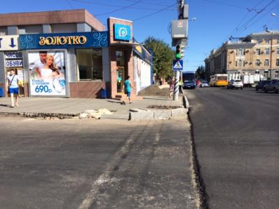 Срезанный с улицы Чапаева асфальт перебросили на тротуары