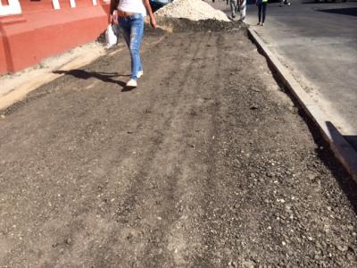 Срезанный с улицы Чапаева асфальт перебросили на тротуары
