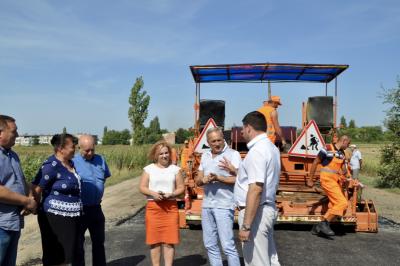 В Красном Куте впервые за двадцать лет отремонтировали трассу между райцентром и Загородным поселком