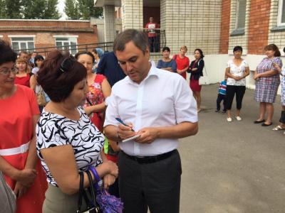 Вячеслав Володин посетил торжественную линейку в алгайской школе Вячеслав Володин посетил торжественную линейку в алгайской школе