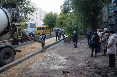 Эксперты раскритиковали качество ремонта дворов на улице Орджоникидзе