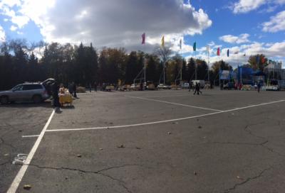 На Театральной площади открылась медовая ярмарка