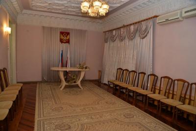 Губернатор поручил отремонтировать два здания саратовских ЗАГС