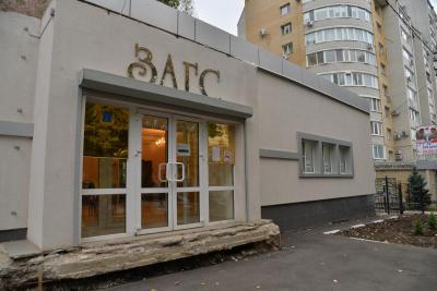 Губернатор поручил отремонтировать два здания саратовских ЗАГС