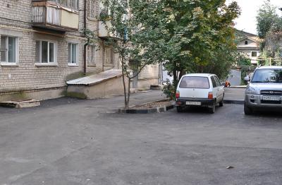 Олег Грищенко проинспектировал ремонт дворов в Волжском районе (ФОТО)