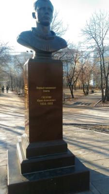 Восстановлен испорченный вандалами постамент Юрию Гагарину