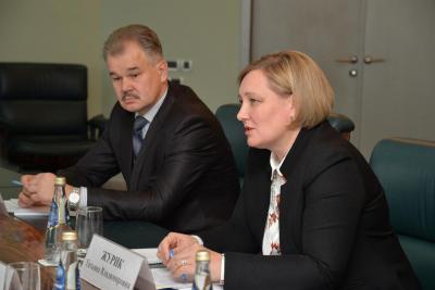 Татьяна Журик показала Валерию Радаеву правозащитную карту Саратовской области