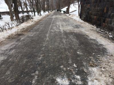 Десятки рабочих ликвидируют последствия потопа на Набережной Космонавтов