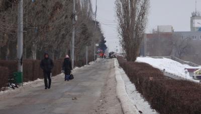Десятки рабочих ликвидируют последствия потопа на Набережной Космонавтов