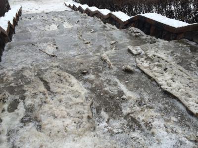 Десятки рабочих ликвидируют последствия потопа на Набережной Космонавтов