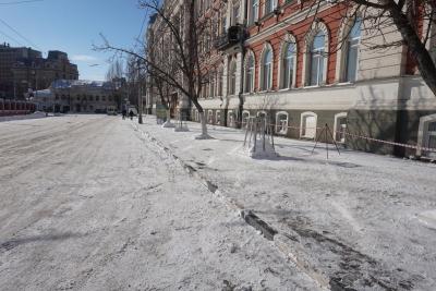 По поручению главы Саратова к уборке снега в городе привлечены сотрудники частных компаний
