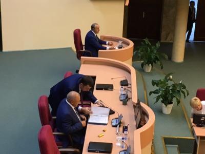 Первое заседание областной думы нового созыва началось с технического сбоя